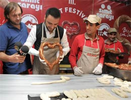 Alişan'dan simit sürprizi