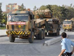 Suriye sınırına tank yığınağı